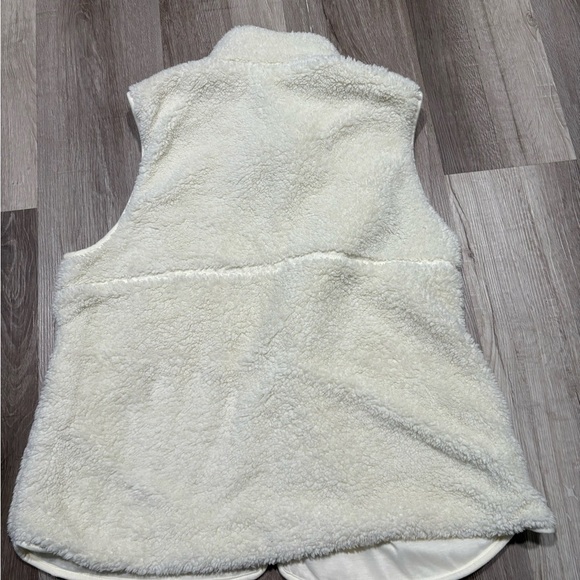 Maurices Cream Sherpa Vest - Picture 4 of 5